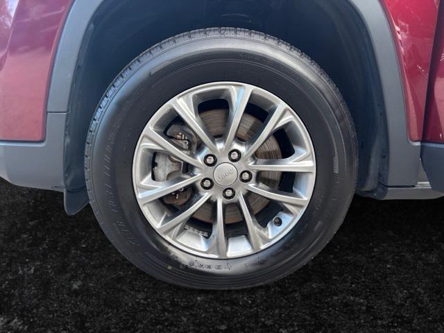 used 2019 Jeep Cherokee car, priced at $16,957