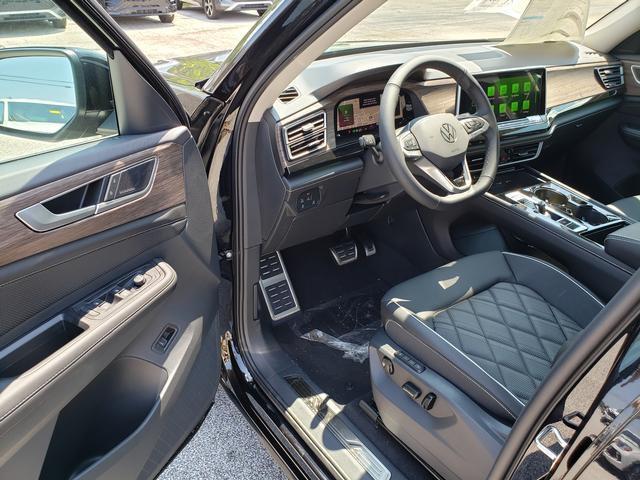 new 2025 Volkswagen Atlas car, priced at $53,775