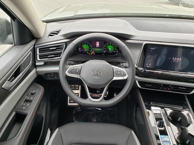 new 2025 Volkswagen Atlas car, priced at $46,978