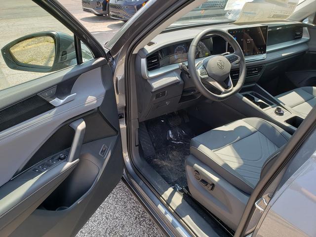 new 2025 Volkswagen Tiguan car, priced at $33,156