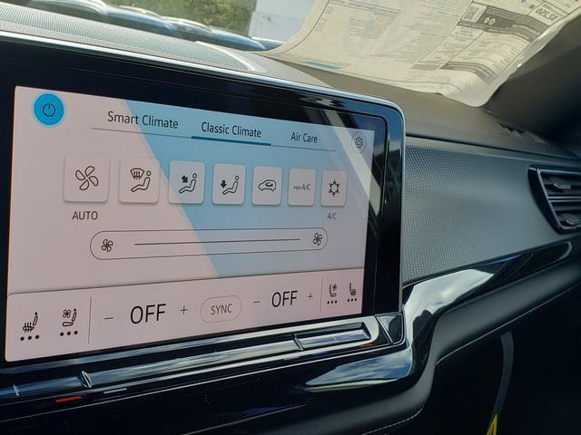 new 2026 Volkswagen Atlas Cross Sport car, priced at $51,426