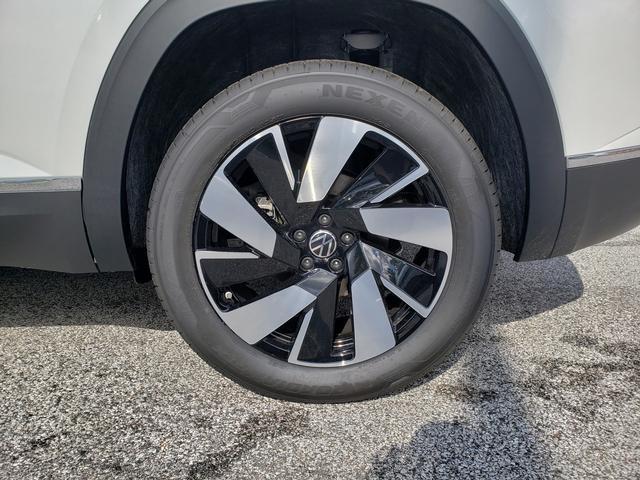 new 2026 Volkswagen Atlas Cross Sport car, priced at $51,426