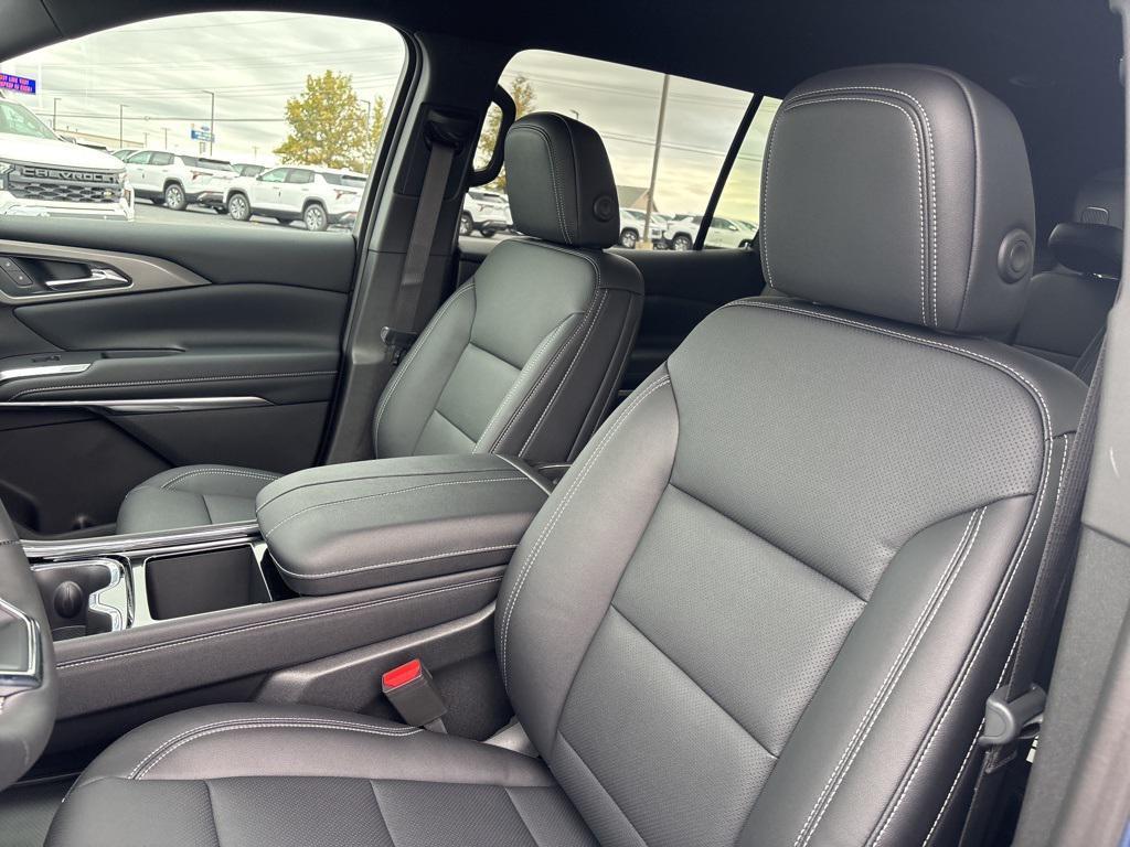 new 2026 Chevrolet Traverse car, priced at $53,193