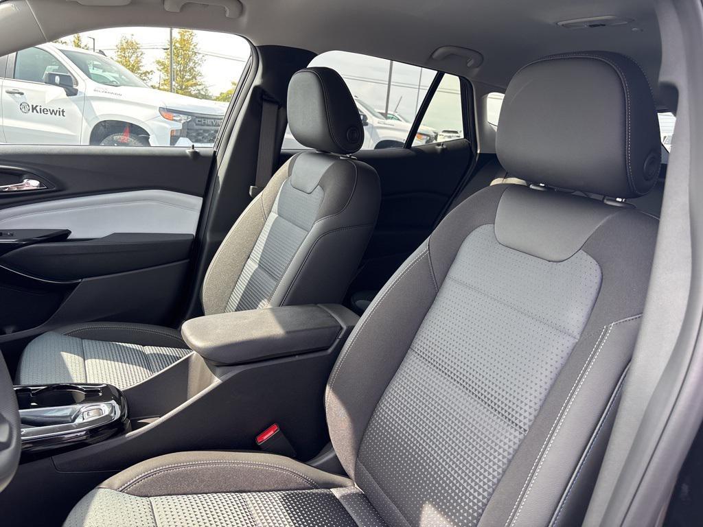 new 2025 Chevrolet Trax car, priced at $23,718