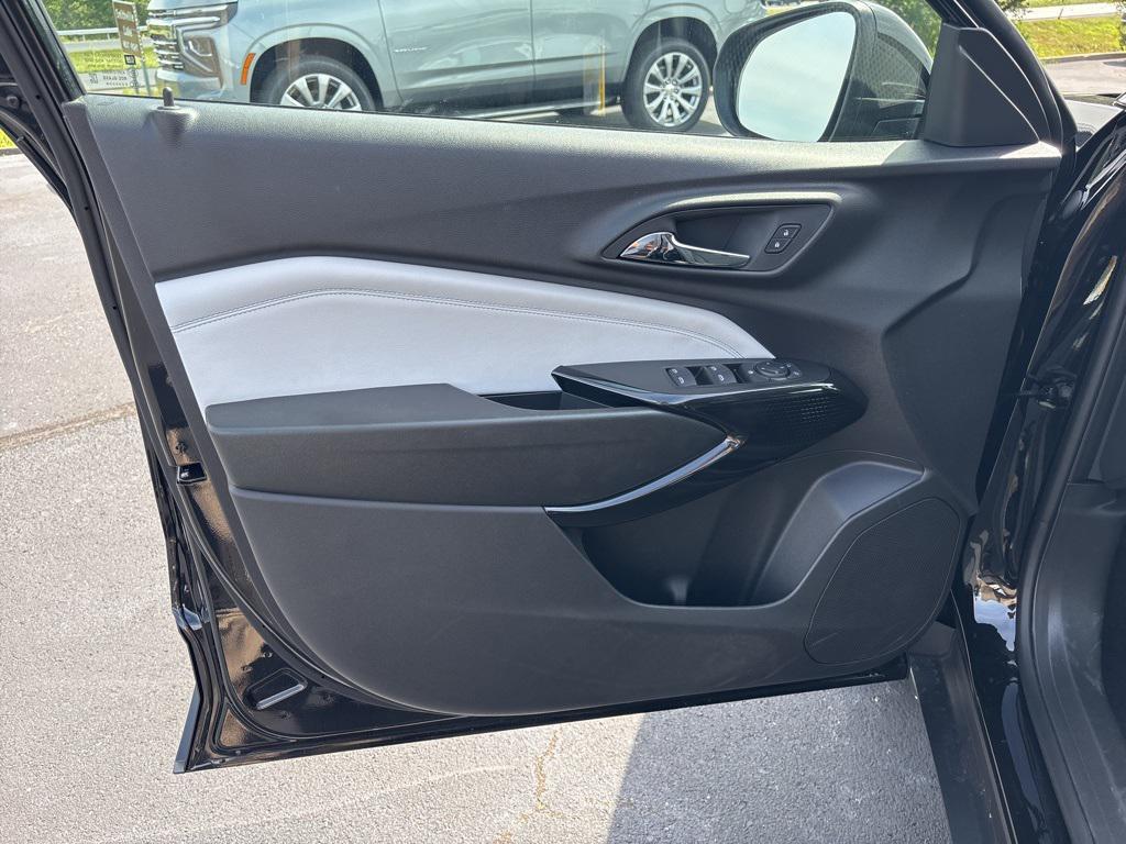 new 2025 Chevrolet Trax car, priced at $23,718