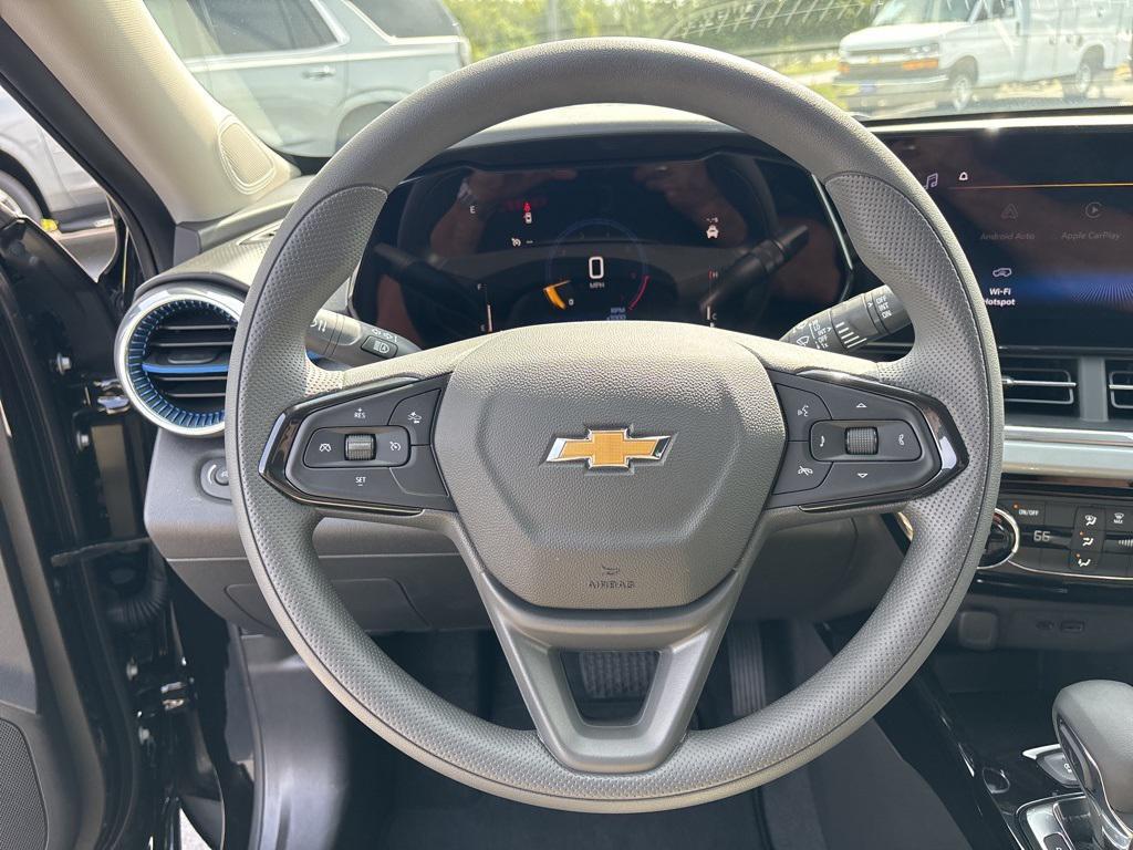 new 2025 Chevrolet Trax car, priced at $23,718