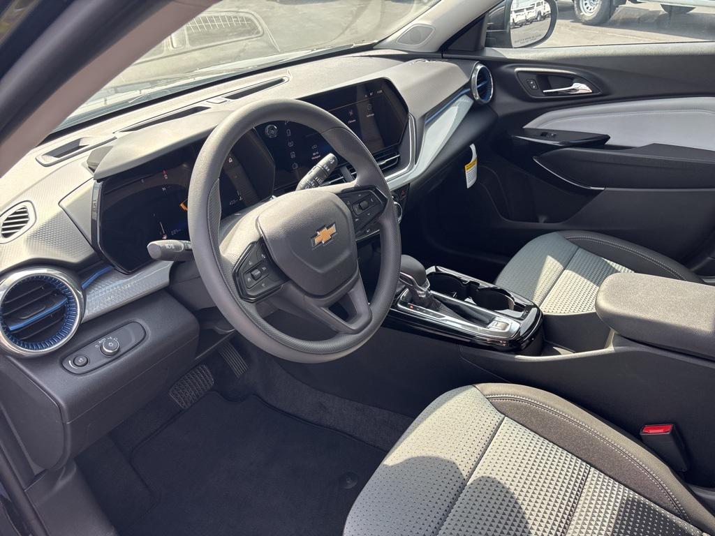 new 2025 Chevrolet Trax car, priced at $23,718
