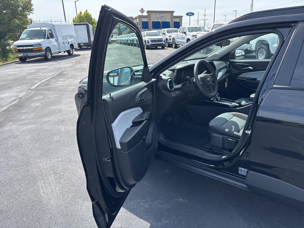 new 2025 Chevrolet Trax car, priced at $23,718