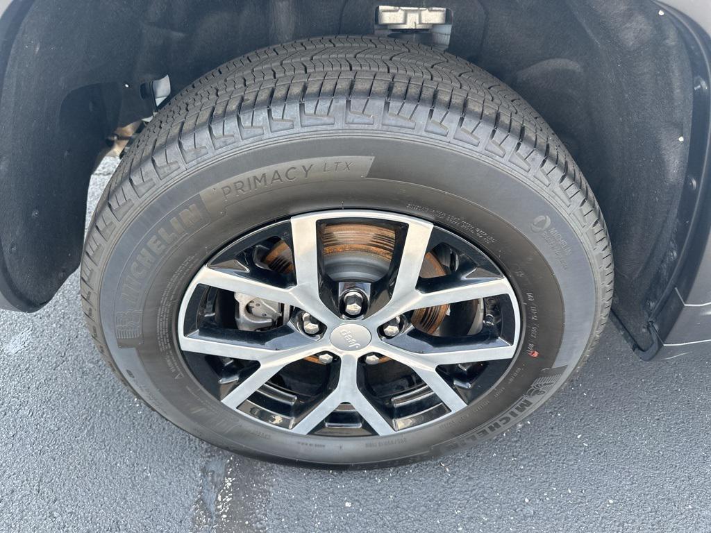 used 2024 Jeep Grand Cherokee car, priced at $37,350