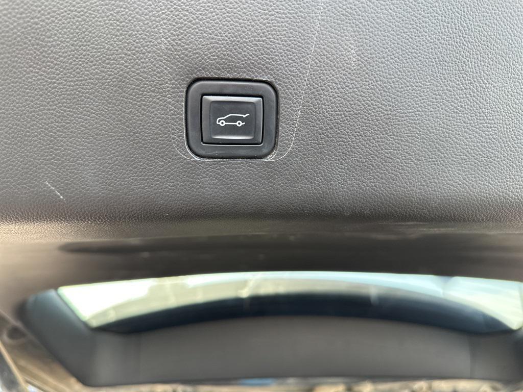 used 2021 Chevrolet Traverse car, priced at $25,890