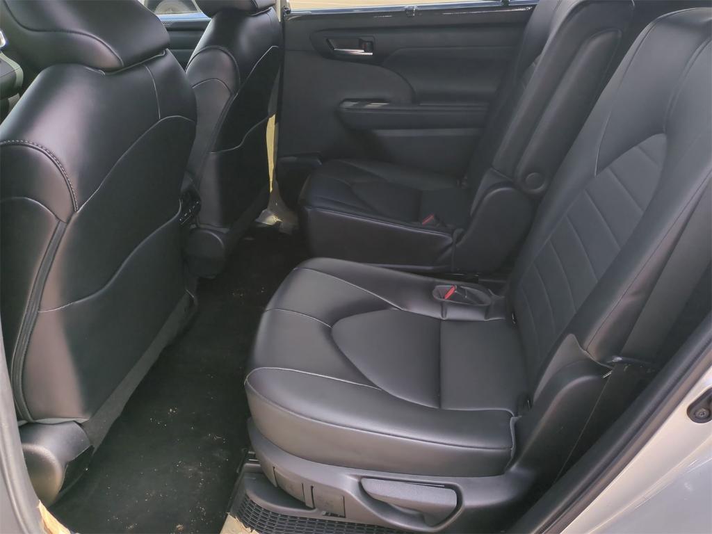 used 2022 Toyota Highlander Hybrid car, priced at $39,000