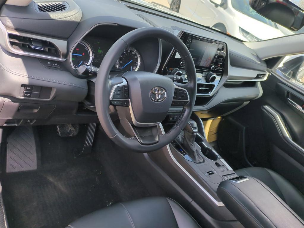used 2022 Toyota Highlander Hybrid car, priced at $39,000