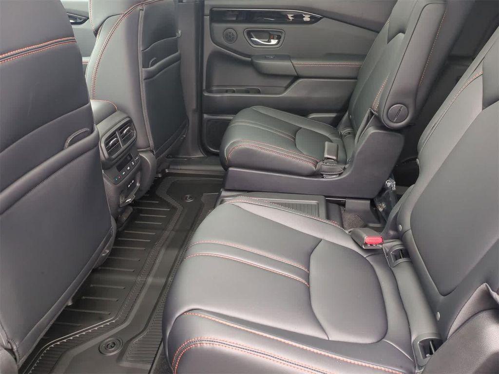 new 2025 Honda Pilot car, priced at $48,932