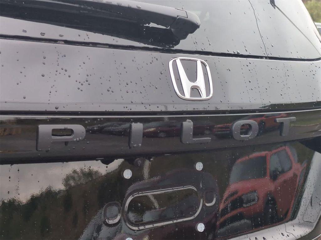 new 2025 Honda Pilot car, priced at $48,932