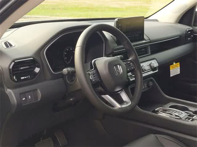 new 2025 Honda Pilot car, priced at $47,725