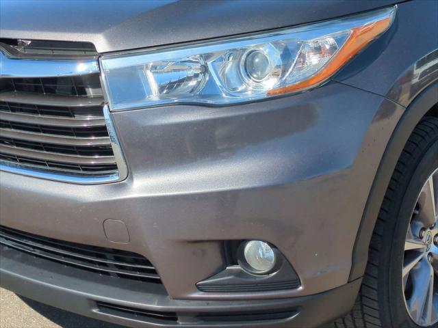 used 2015 Toyota Highlander car, priced at $15,500