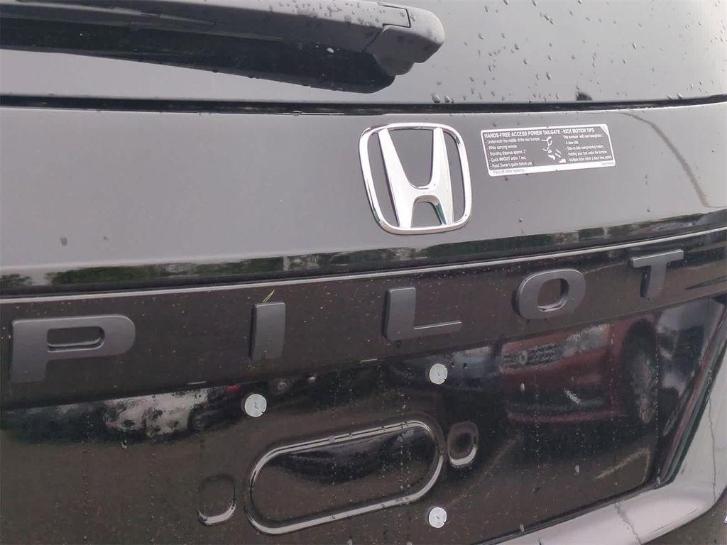 new 2025 Honda Pilot car, priced at $52,894