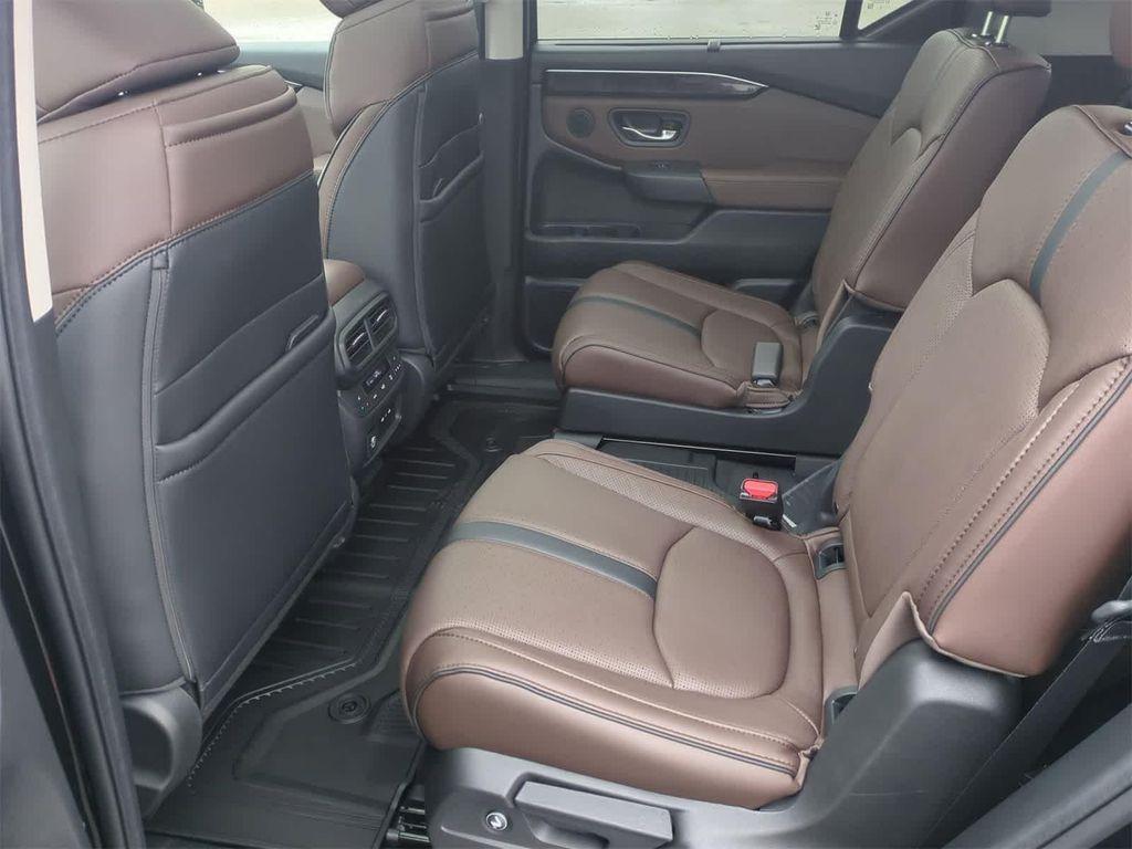 new 2025 Honda Pilot car, priced at $52,894