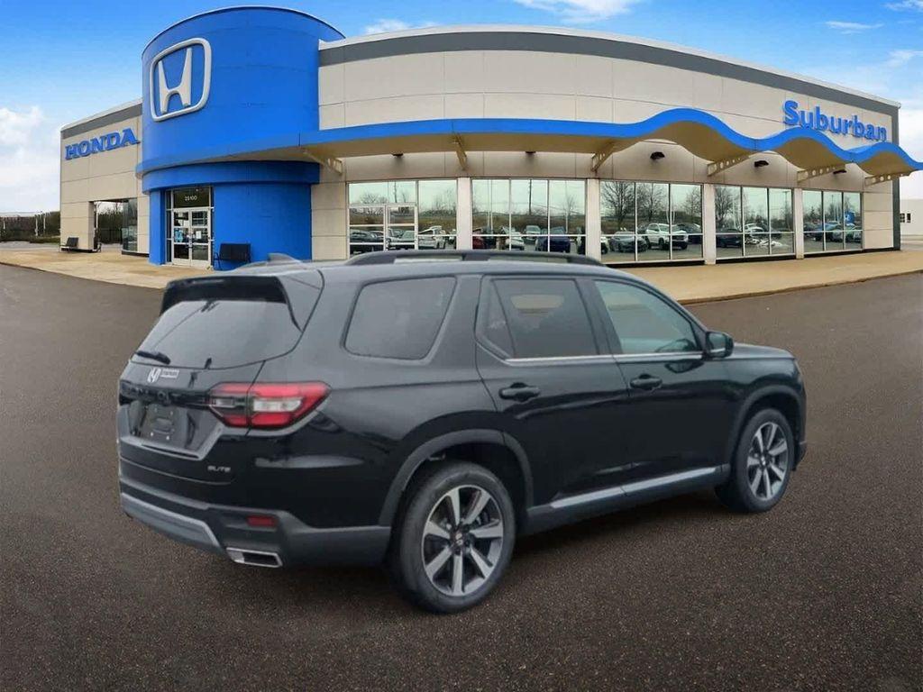 new 2025 Honda Pilot car, priced at $52,894