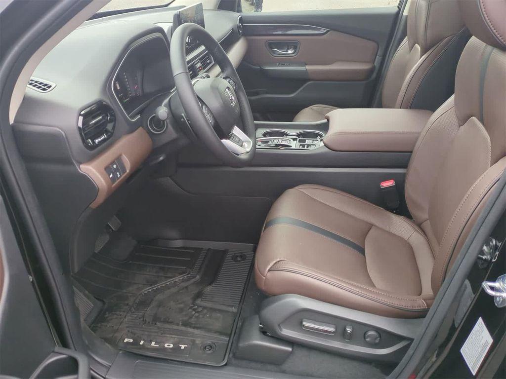 new 2025 Honda Pilot car, priced at $52,894