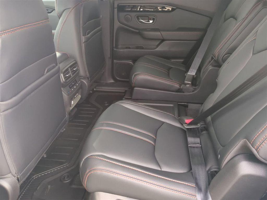 new 2025 Honda Pilot car, priced at $48,359