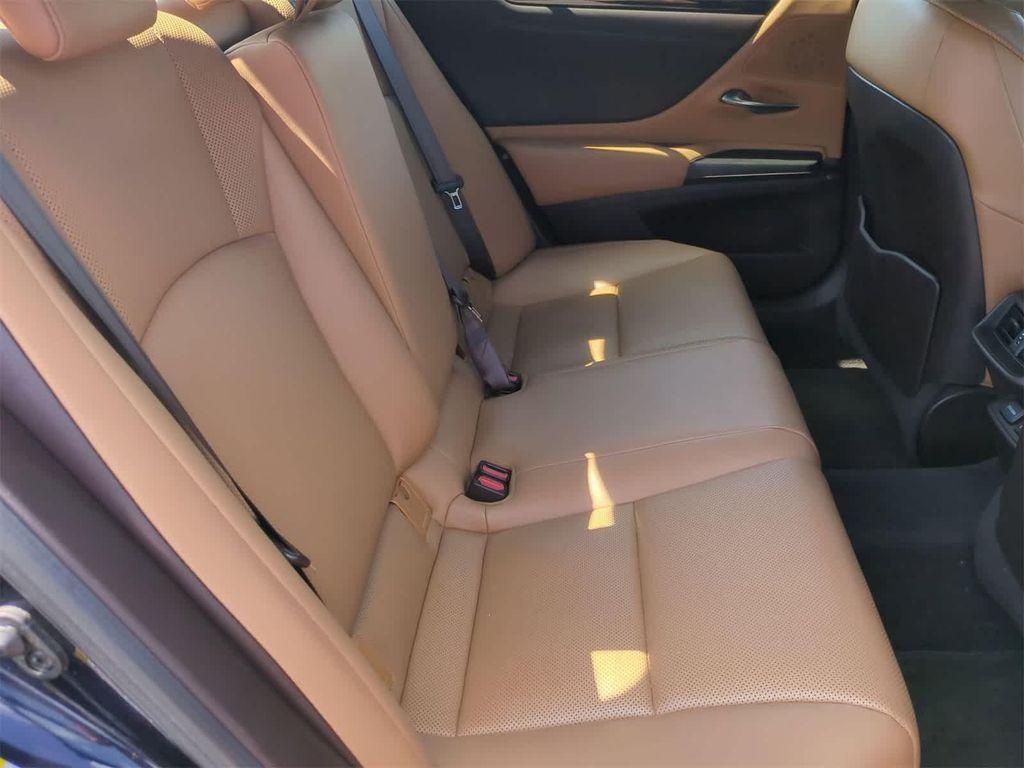 used 2019 Lexus ES 350 car, priced at $26,316