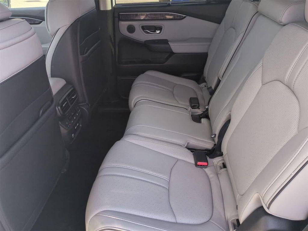 used 2023 Honda Pilot car, priced at $39,995