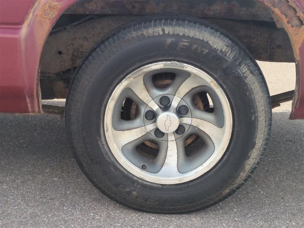 used 2002 Chevrolet S-10 car, priced at $5,000