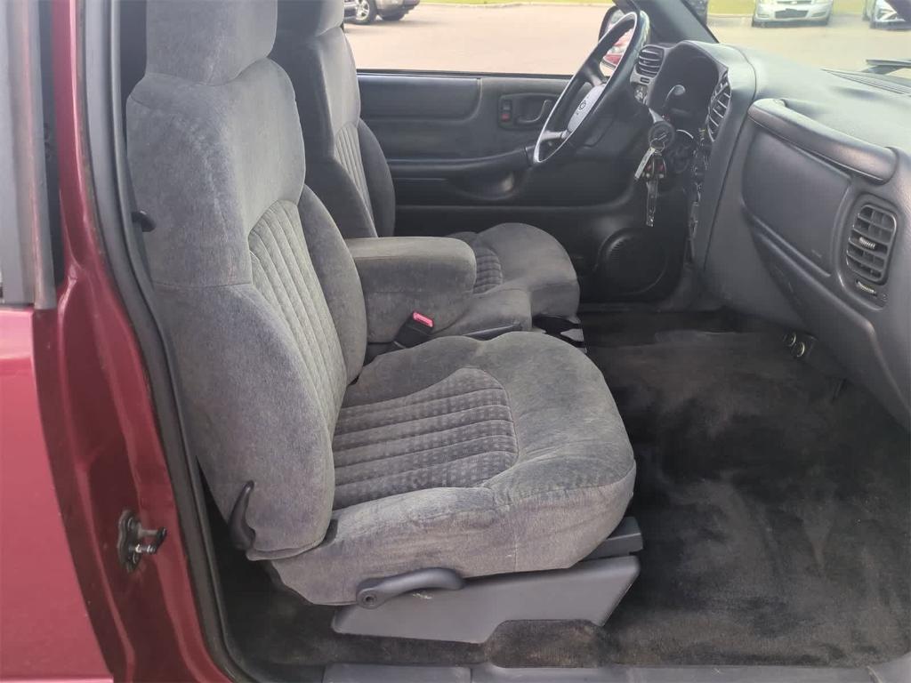 used 2002 Chevrolet S-10 car, priced at $5,000