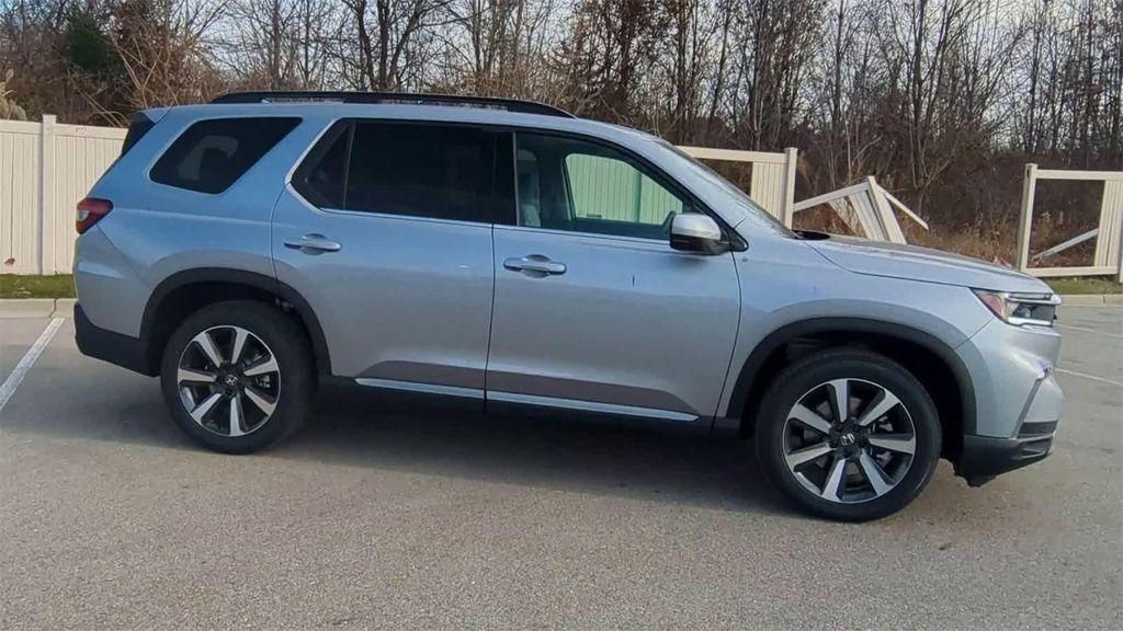 new 2025 Honda Pilot car, priced at $48,000