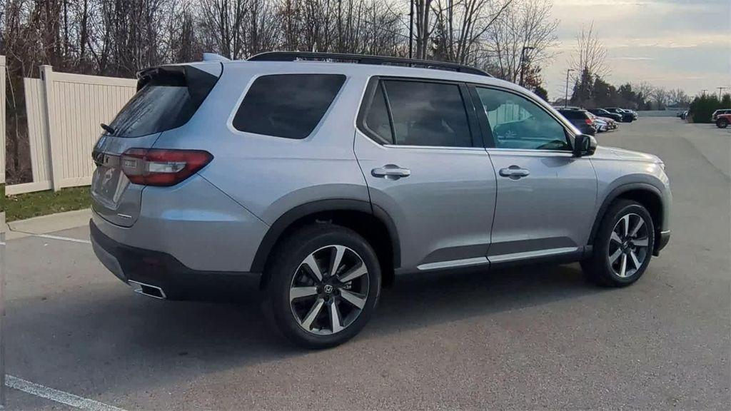 new 2025 Honda Pilot car, priced at $48,000