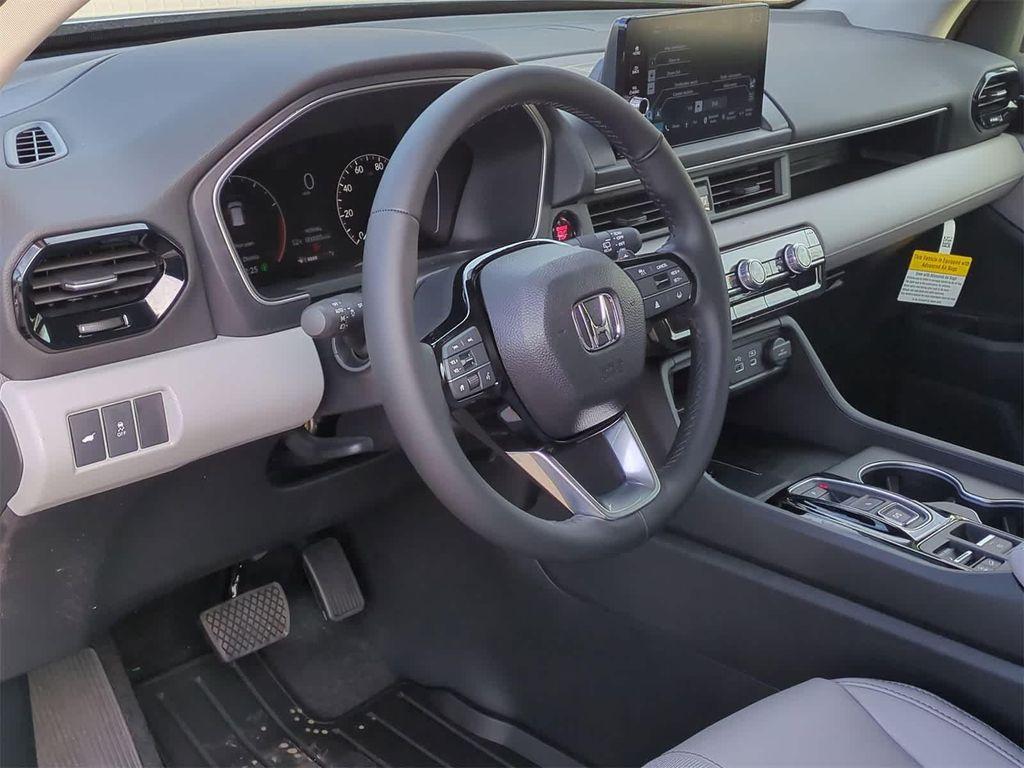new 2025 Honda Pilot car, priced at $48,000