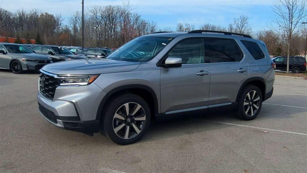 new 2025 Honda Pilot car, priced at $48,000