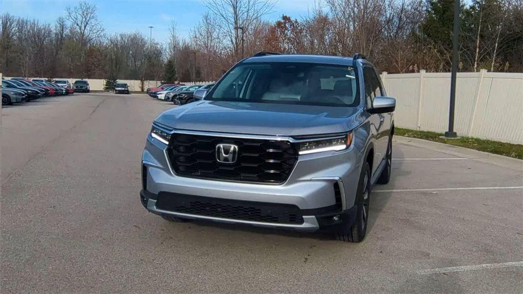 new 2025 Honda Pilot car, priced at $48,000