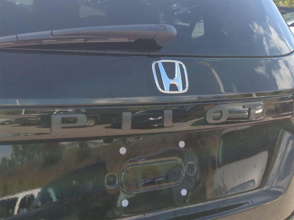 new 2025 Honda Pilot car, priced at $44,368