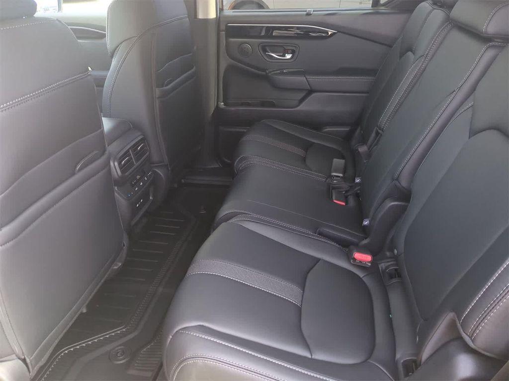 new 2025 Honda Pilot car, priced at $44,368