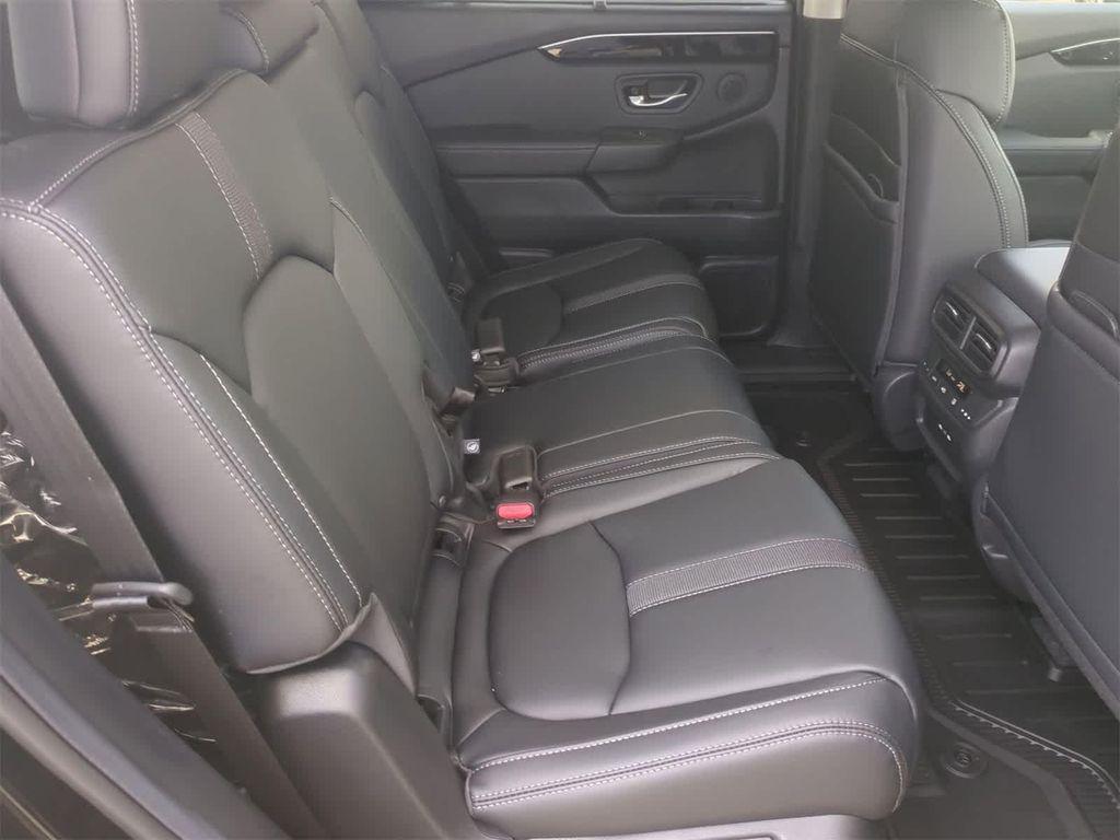 new 2025 Honda Pilot car, priced at $44,368