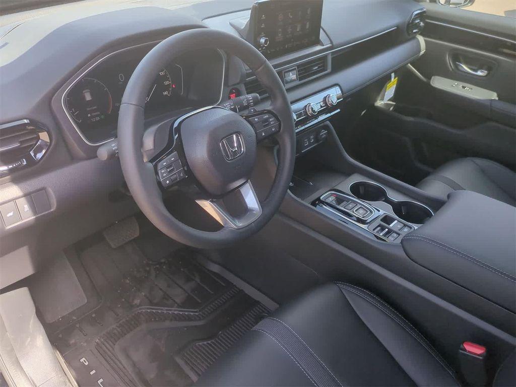 new 2025 Honda Pilot car, priced at $44,368