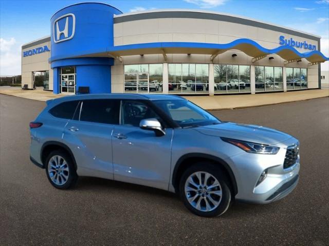 used 2021 Toyota Highlander car, priced at $27,000