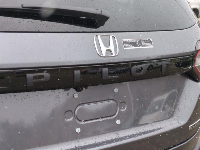 new 2025 Honda Pilot car, priced at $49,975