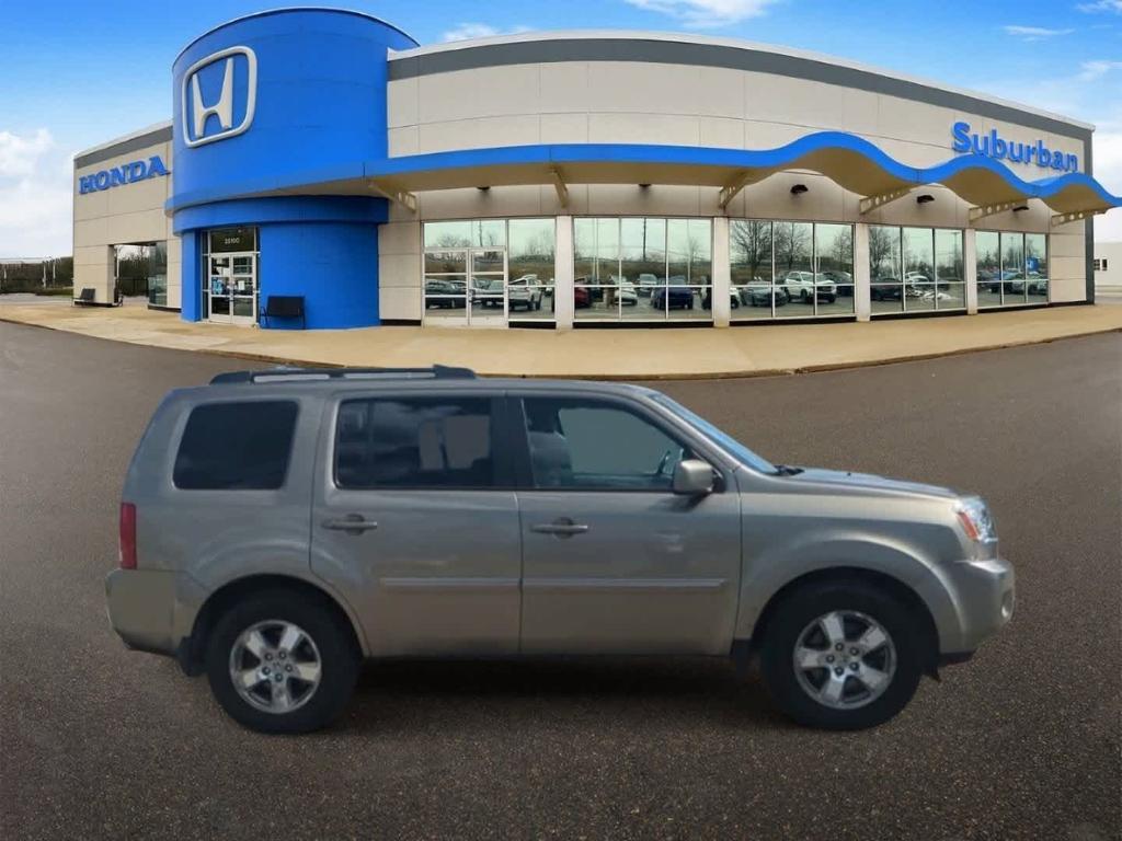 used 2011 Honda Pilot car, priced at $9,000