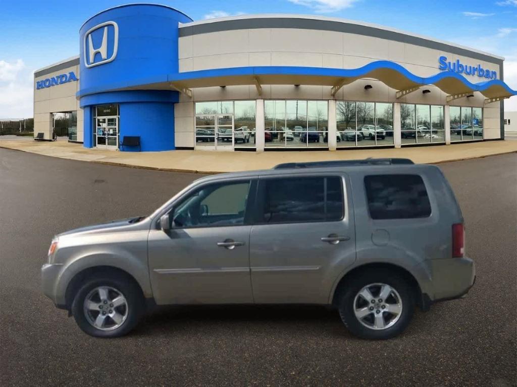 used 2011 Honda Pilot car, priced at $9,000