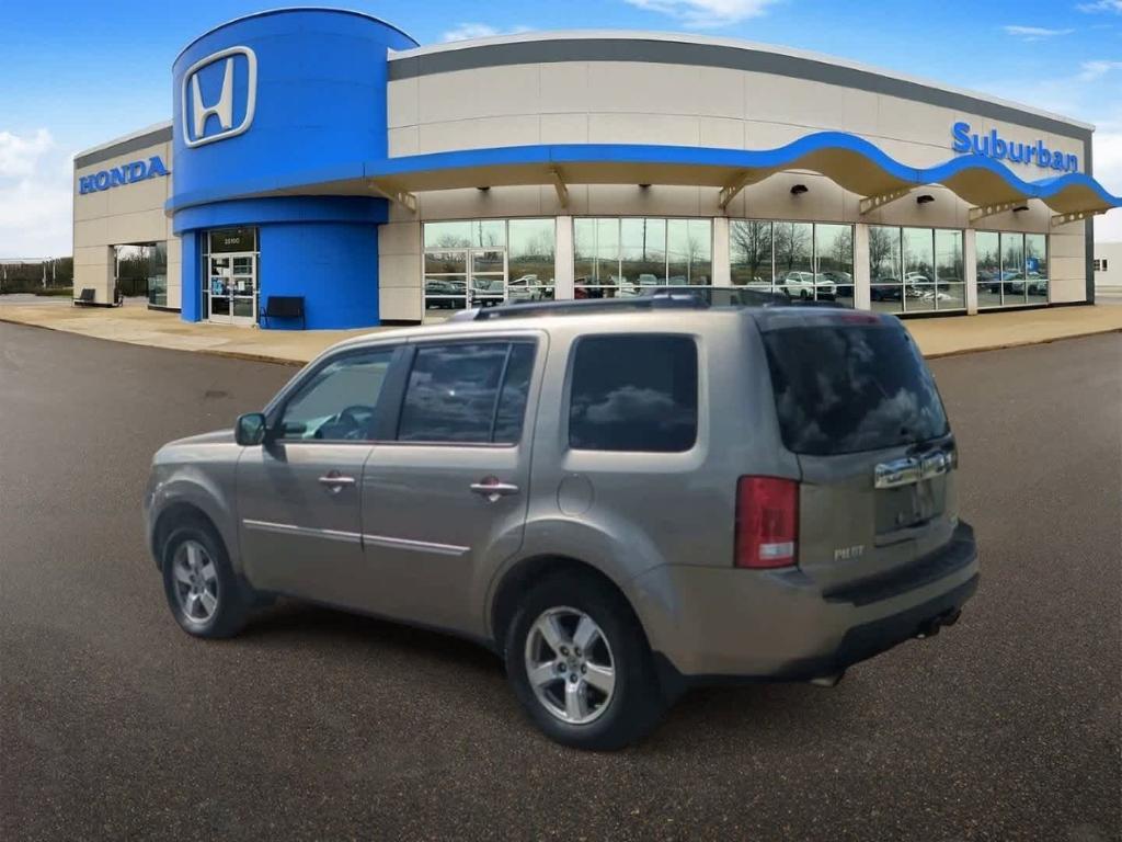 used 2011 Honda Pilot car, priced at $9,000