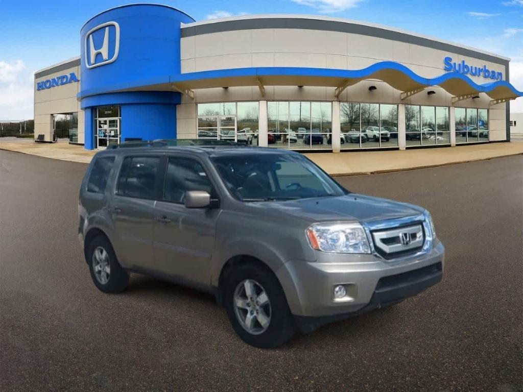 used 2011 Honda Pilot car, priced at $9,000