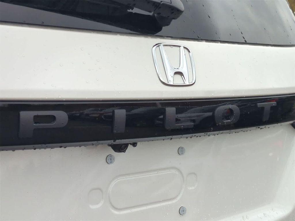 new 2025 Honda Pilot car, priced at $44,995