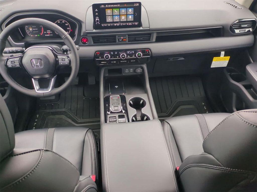 new 2025 Honda Pilot car, priced at $44,995