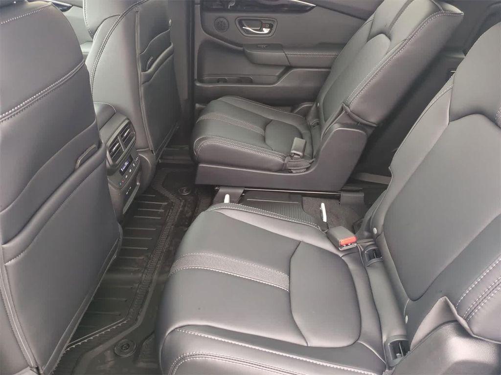 new 2025 Honda Pilot car, priced at $44,995