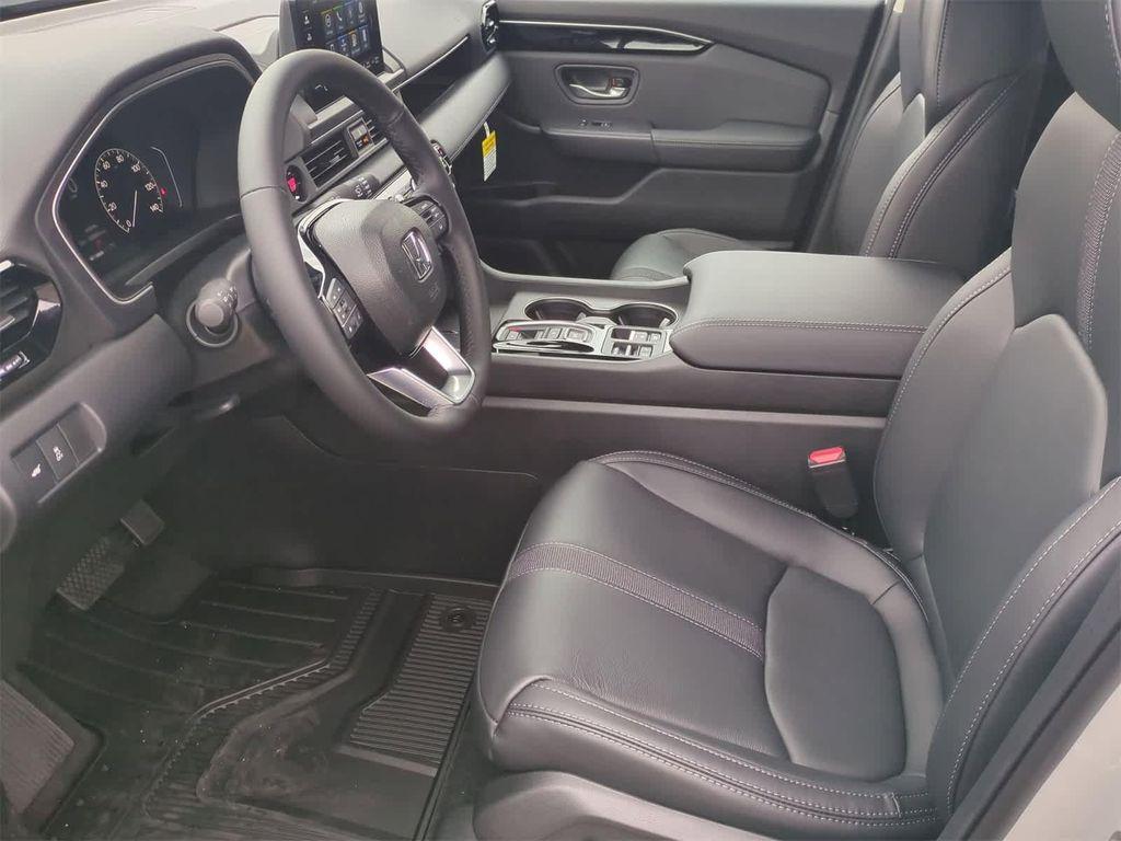 new 2025 Honda Pilot car, priced at $44,995