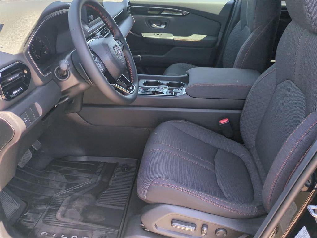 new 2025 Honda Pilot car, priced at $41,862
