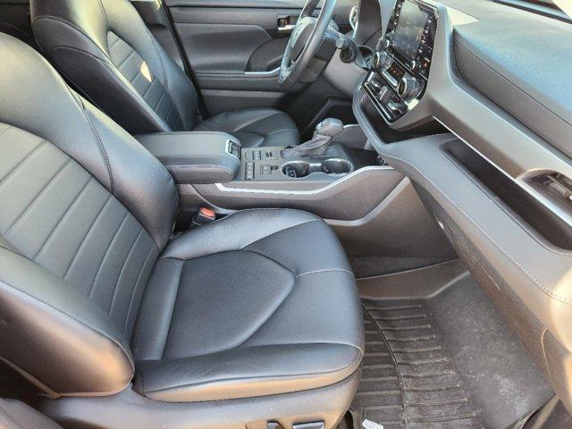 used 2022 Toyota Highlander car, priced at $30,995